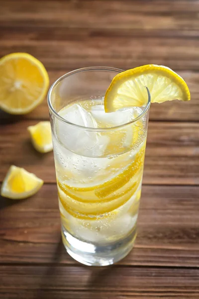 Glass of cold lemon water — Stock Photo, Image