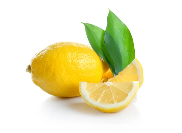 Fresh ripe lemon and slices — Stock Photo, Image