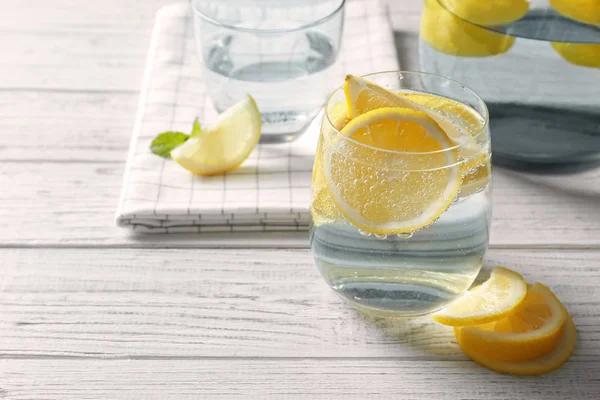 Glass of cold lemon water — Stock Photo, Image