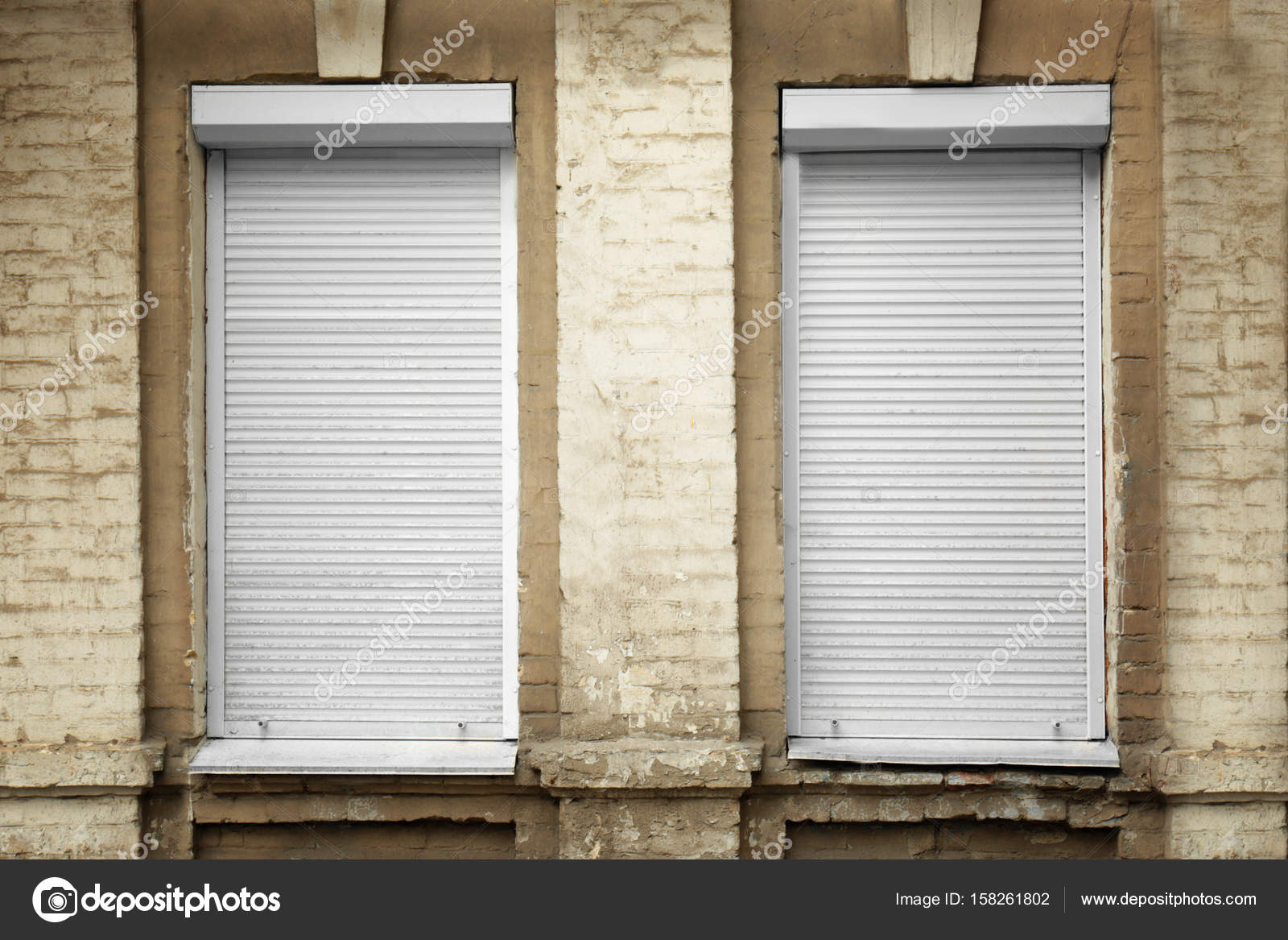 Finestre bianche con tende a rullo — foto stock © belchonock #158261802 Finestre con tende