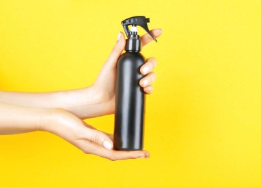 eller kozmetik ürün şişe