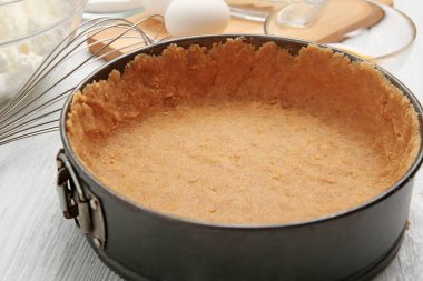 Form için cheesecake tabanı ile pişirme