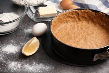 Ev yapımı peynirli kek için malzemeler