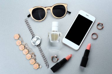 kozmetik ve telefon ile fer'î