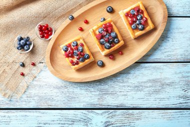 lezzetli hamur işleri ile tepsi