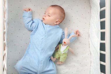 küçük bebek uyku 