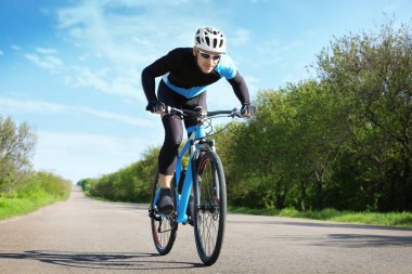 Sportif bisikletçi binicilik bisiklet