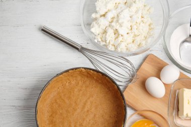 Ev yapımı peynirli kek için malzemeler 