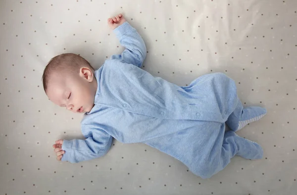 Kleines Baby schläft — Stockfoto