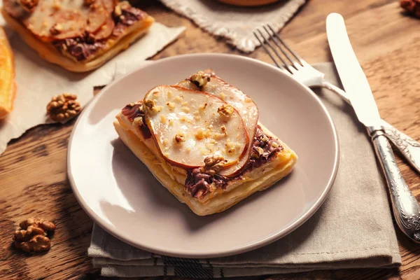 Placa con deliciosa pastelería — Foto de Stock