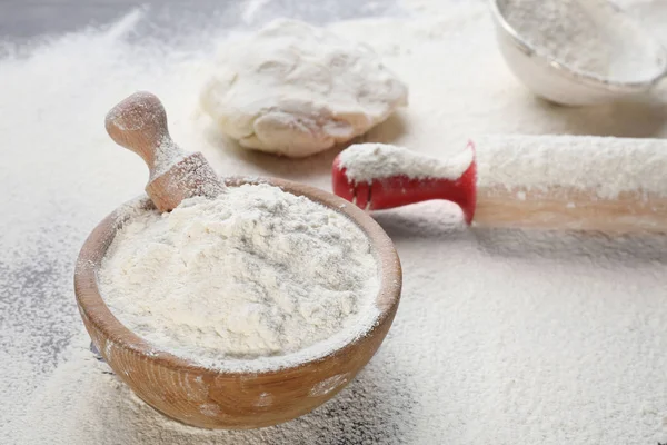 Scattered flour and dough — Stock Photo, Image