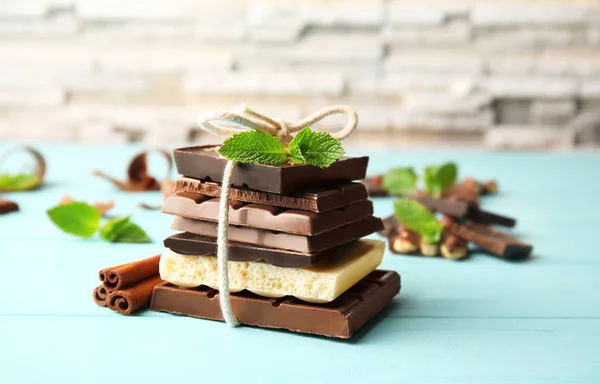 Tied chocolate pieces — Stock Photo, Image