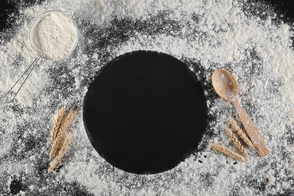 Cadre rond avec farine éparpillée — Photo