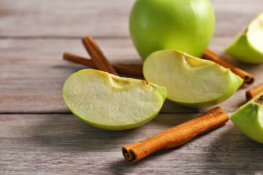 taze elma ve tarçın