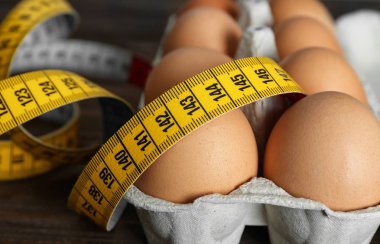 Bant karton kutuda ölçme ile yumurta