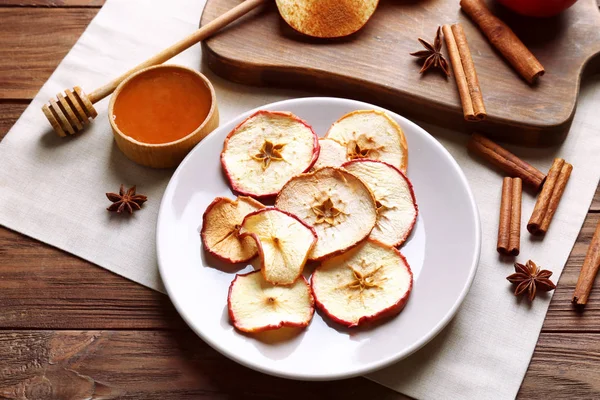 Gustose patatine di mele e cannella — Foto Stock