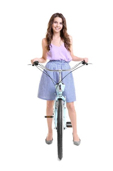 Молодая женщина с велосипедом — стоковое фото