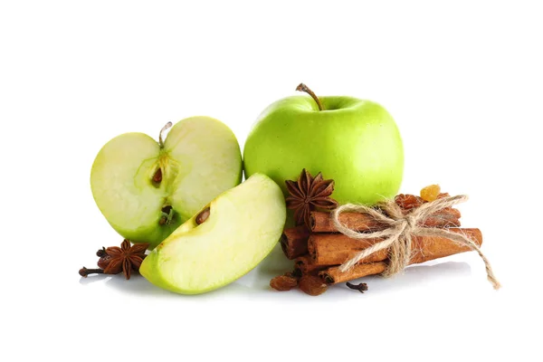 Fresh apples and cinnamon — Stock Photo, Image