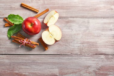 taze elma ve tarçın