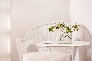 Güzel çiçekli vazo 