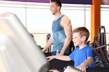 Baba eğitim oğlu koşu bandı 