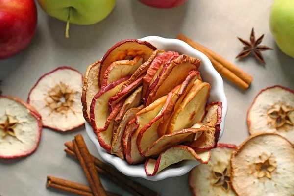 apple chips and cinnamon