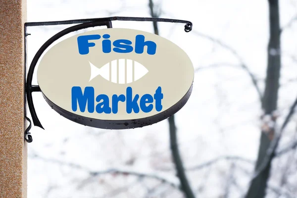 Skylt av fiskmarknaden utomhus — Stockfoto