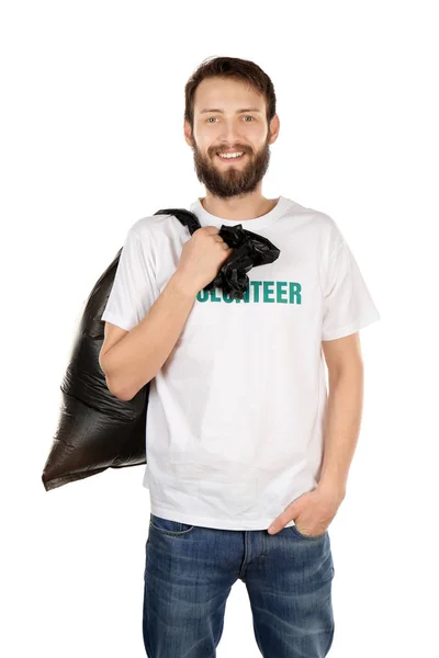 Όμορφος νέος εθελοντής με σακούλα σκουπιδιών σε λευκό φόντο — Φωτογραφία Αρχείου