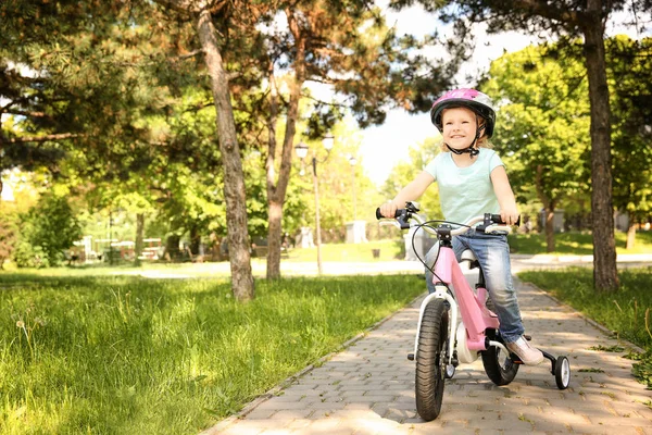 Girl riding bicycle — Stock Photo, Image