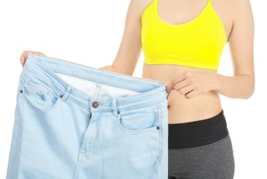 büyük boy kot olan kadın