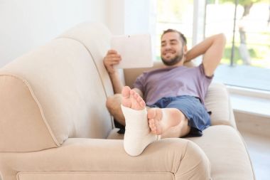  adam bandajlı bacak ile 