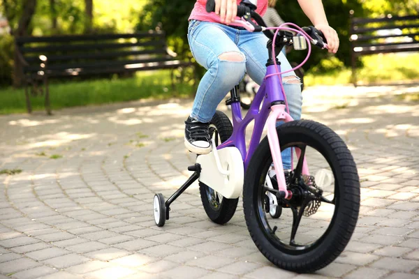 Child riding bicycle — Stock Photo, Image