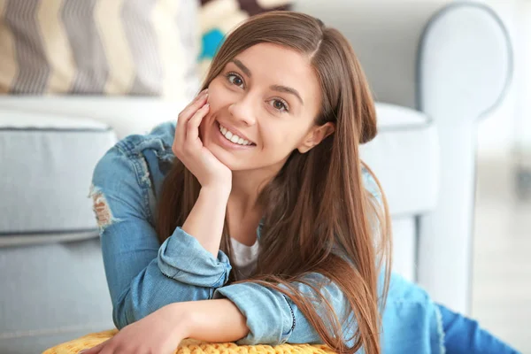 Retrato de mulher bonita — Fotografia de Stock