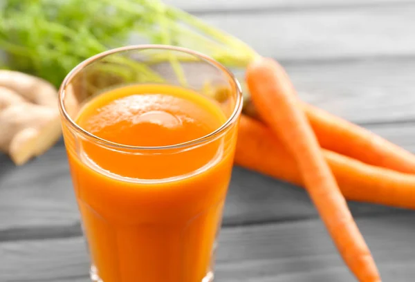 Glass of carrot juice o — Stock Photo, Image