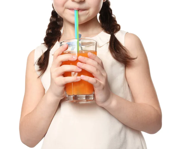 Bonito menina bebendo suco — Fotografia de Stock