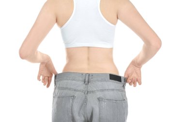 genç kadın büyük boy kot pantolon 