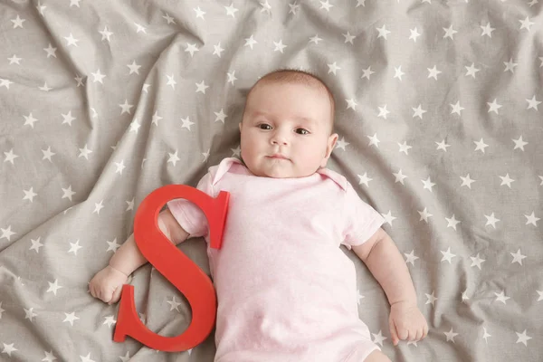 Χαριτωμένο μωρό με επιστολή — Φωτογραφία Αρχείου