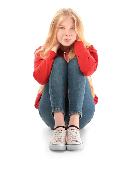 Menina adolescente bonito no fundo branco — Fotografia de Stock