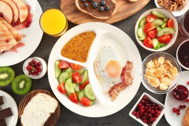 Lezzetli sunulan kahvaltı