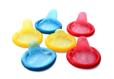 farklı renkli prezervatif