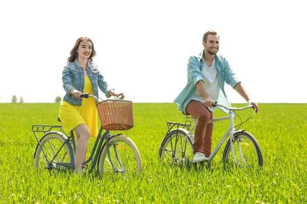 Pareja de bicicletas de montar — Foto de Stock