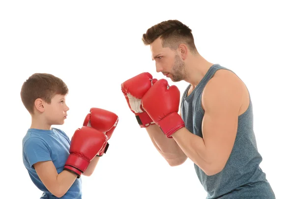 Pappa och son i boxning handskar — Stockfoto