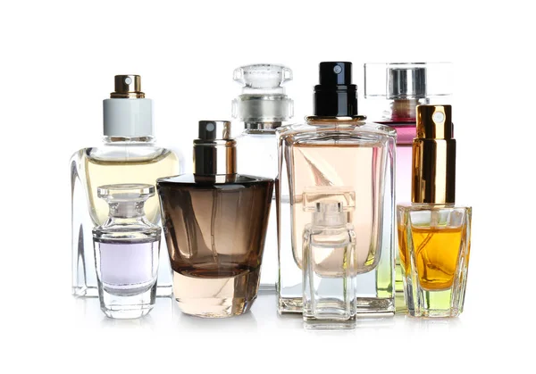 Différents flacons de parfum — Photo