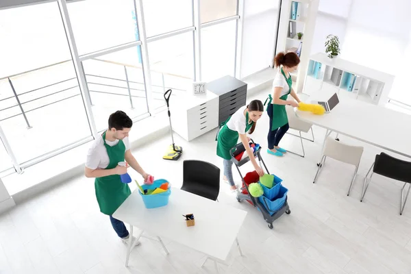 Service team cleaning office — Stock Photo, Image