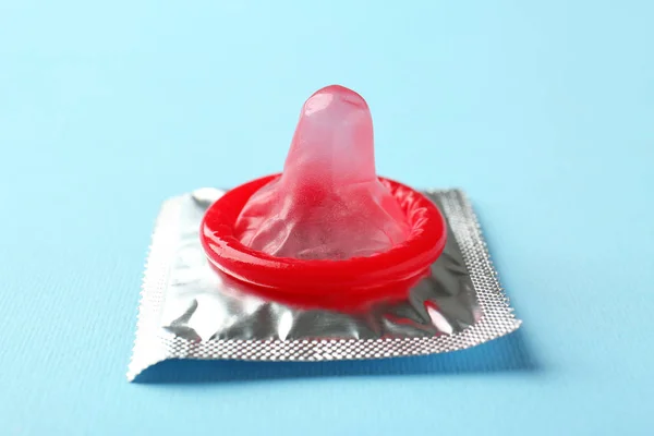 Açık ve kaydırılan prezervatif — Stok fotoğraf