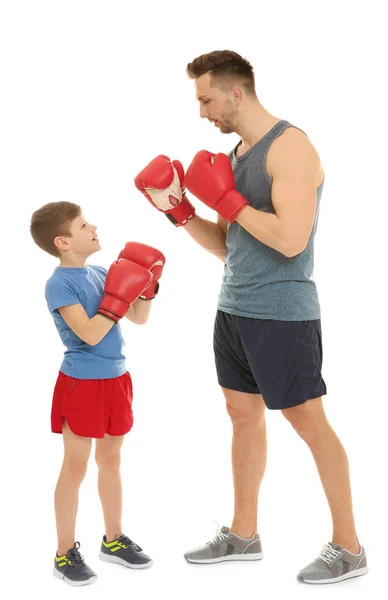 Pai e filho em luvas de boxe — Fotografia de Stock