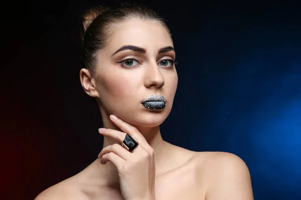 Mujer con maquillaje creativo —  Fotos de Stock