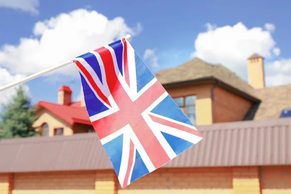 Viftande flagga Förenade kungariket — Stockfoto