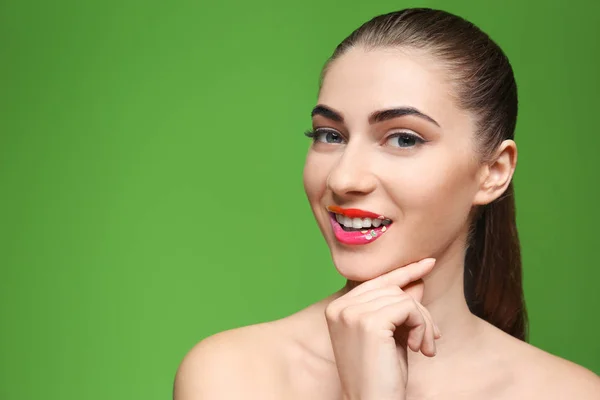 Bella donna con trucco creativo — Foto Stock