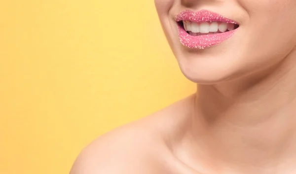 Vrouw met suiker lippen — Stockfoto